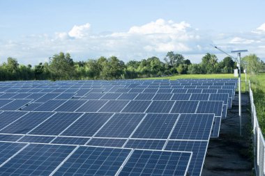 Güneş paneli jeneratörü hücre Alternatif elektrik kaynakları gelecekteki dünya için Sürdürülebilir alternatif kaynaklar kavramı.