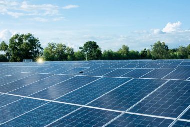 Güneş paneli jeneratörü hücre Alternatif elektrik kaynakları gelecekteki dünya için Sürdürülebilir alternatif kaynaklar kavramı.