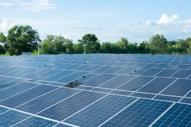 Güneş paneli jeneratörü hücre Alternatif elektrik kaynakları gelecekteki dünya için Sürdürülebilir alternatif kaynaklar kavramı.