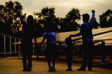 Siluet, modern baba ailesine alternatif enerji potansiyelini gösteriyor..