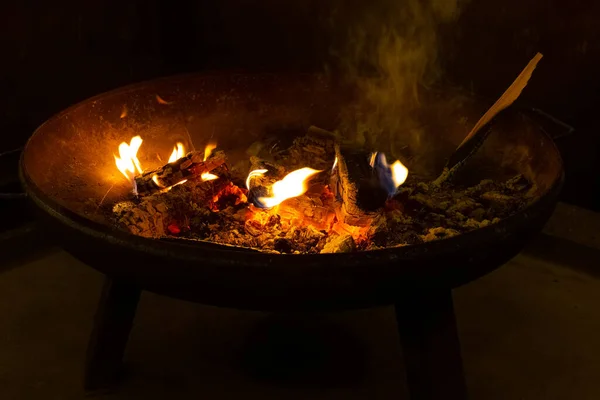 Brinnande Eldskål Vintern Natten — Stockfoto