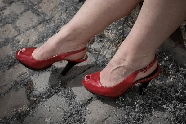 Όμορφη Γυναίκα Πόδια Κόκκινα Ψηλά Τακούνια Θέα Από Ψηλά — Φωτογραφία Αρχείου