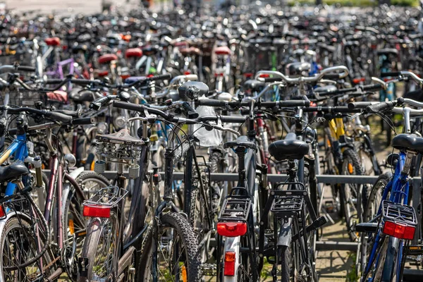 Большая Велосипедная Парковка Большом Городе Германии — стоковое фото