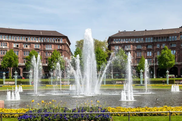 ドイツ マンハイン 2023年5月4日市内中心部の噴水塔の有名な場所 ロイヤリティフリーのストック画像