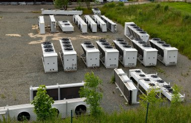 Bir şirket sitesinde birçok yeni ısı pompası