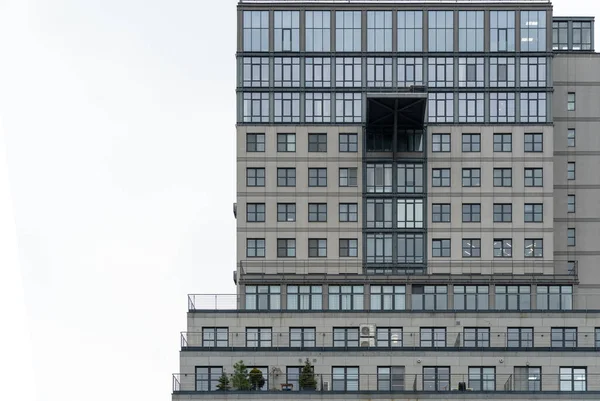 Nowoczesna Geometria Budynku Mieszkalnego Zewnątrz Architektoniczne Szczegóły Luksusowego Domu Kompleksu — Zdjęcie stockowe