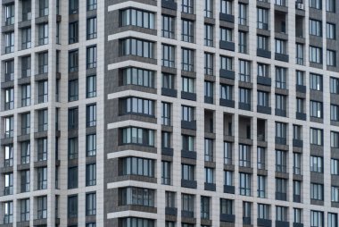 Geometri modern apartman dışı. Lüks ev ve kompleksin mimari detayları. Çağdaş yerleşim yeri parçası. İş bölgesinde yeni çok katlı gökdelenler.