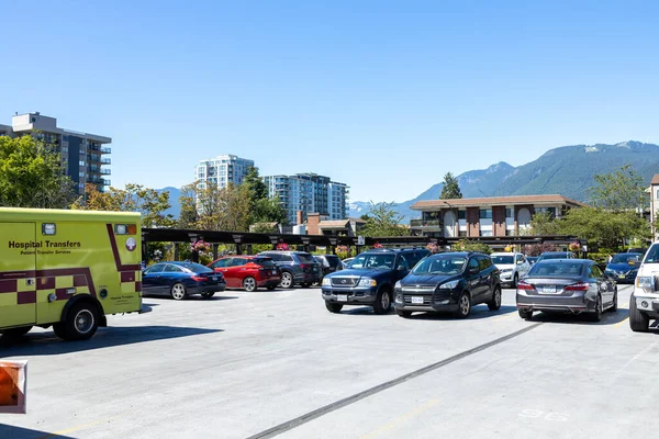 North Vancouver Kanada Juli 2022 Parkeringsplats Vid Lions Gate Hospital — Stockfoto