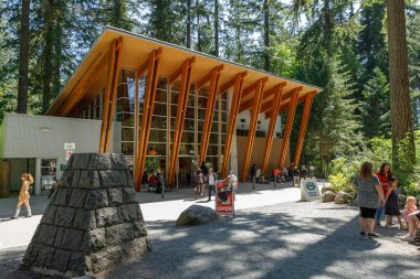 Kuzey Vancouver, Kanada - 4 Haziran 2023 Lynn Canyon Cafe 'nin Lynn Canyon Park' taki görüntüsü
