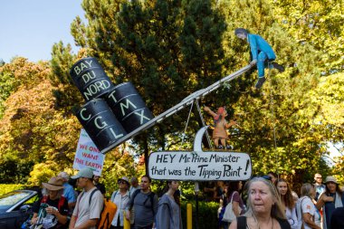 Vancouver, Kanada - 15 Eylül 2023: Küresel İklim Grevi kapsamında Kuzey Körfezi kalkınma projesine karşı kurulum.