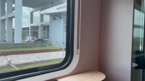 クアラルンプール マレーシア 12月 2023 Klia クアラルンプール国際空港 Klia から市内中心部への列車の旅 旅行者のための効率的で便利な交通機関を提供 — ストック動画
