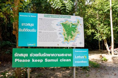 Koh Samui, Tayland - 11 Aralık 2023: Koh Samui 'nin turistik yerlerini haritada gösteren tabela