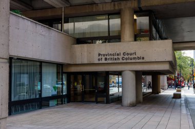 Vancouver, Kanada - 15 Eylül 2025: Vancouver 'daki British Columbia İl Mahkemesi' nin dış girişi