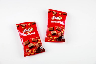 4 Mayıs 2021. Spartanburg, SC USA. Kraker köfteli ve bademli KitKat çikolata karışımı..