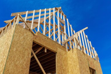 Çatı manzaralı yeni bir konut inşaatı evinin mimari tasarımı