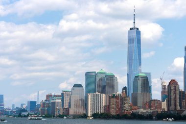 New York 'taki denizden Manhattan' ın ufuk çizgisi manzarası