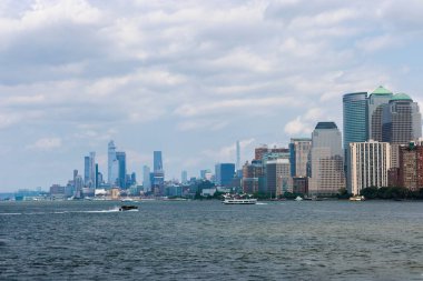 New York 'taki Manhattan binalarının su manzarası.