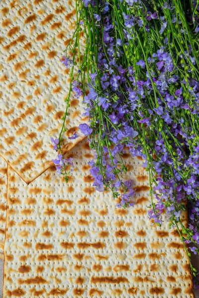Pasqua Kosher Matzoh Fiori Sulla Parte Superiore — Foto Stock