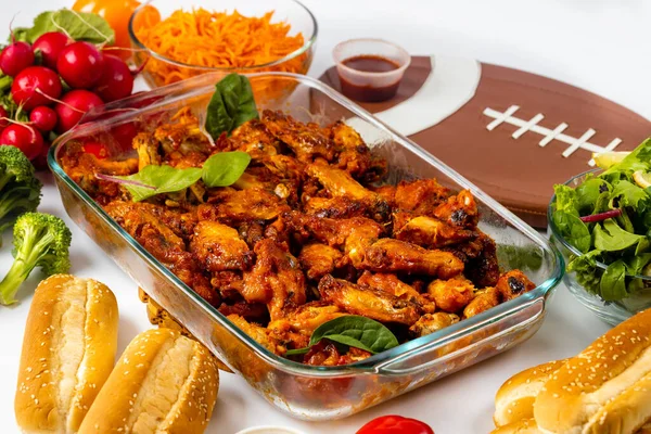 During the big game, American football fans can enjoy food catering.