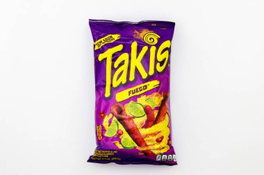 3 Şubat 2023. Spartanburg, SC USA. Takis Fuego acı biber ve limonlu tortilla cipsi.