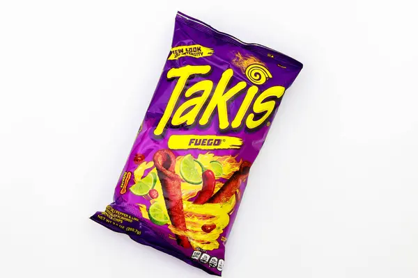3 Şubat 2023. Spartanburg, SC USA. Takis Fuego acı biber ve limonlu tortilla cipsi.