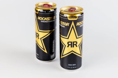 6 Temmuz 2023. Spartanburg, SC USA. Rock yıldızı enerji içeceği, tüketicileri besleyen yüksek kafein içeriğini vurguluyor..