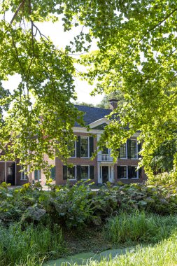 Hollanda 'nın Groningen eyaleti, Westerkwartier belediyesindeki Coendersborg malikanesinde.