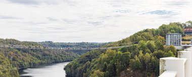 Titan RT süspansiyon köprüsü ve Giga Elbingerode 'de salıncak, Oberharz am Brocken Almanya' da Saksonya-Anhalt Harz 'da