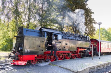 Drei Annen Hohne, Almanya - 13 Eylül 2022: Werningerode ile Oberharz 'da Brocken arasındaki Brockenbahn Steamtrain Almanya' da Saksonya-Anhalt Harz 'da kırıldı