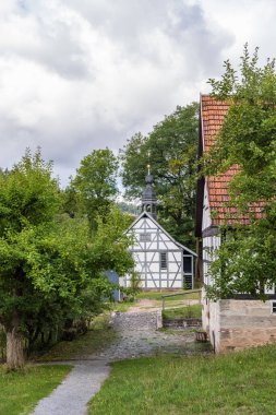 Kloster Vessra, Almanya - 16 Eylül 2022: Almanya 'da Kloster Vessra' da Vessra Abbey Müzesinde küçük bir chuch