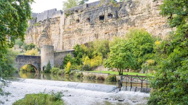 Lüksemburg Stadyumu, Lüksemburg - 1 Ekim 2022: Neumunster Manastırı ve Lüksemburg 'un Grund bölgesindeki topraklar