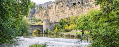 Lüksemburg Stadyumu, Lüksemburg - 1 Ekim 2022: Neumunster Manastırı ve Lüksemburg 'un Grund bölgesindeki topraklar