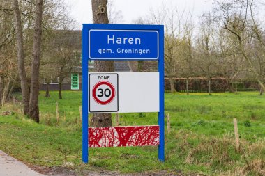 Haren, Hollanda - 20 Mart 2023: Placename köyü Groningen 'deki Haren belediyesi Groningen, Hollanda