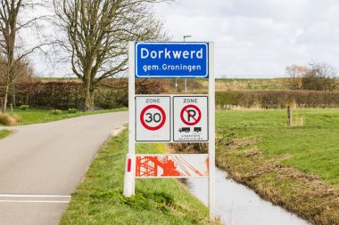 Dorkwerd, Hollanda - 27 Mart 2023: Hollanda 'da Ahmak Belediyesi Groningen