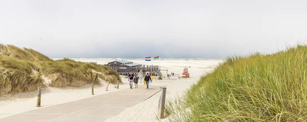 Terschelling Nizozemí Června 2023 Lidé Procházející Pláže Nové Formerum Ostrově — Stock fotografie