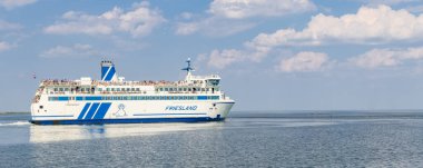 Terschelling, Hollanda - 11 Haziran 2023: Feribot Friesland West-Terschelling ve Harlingen arasındaki geçiş Hollanda 'nın Friesland eyaletindeki Terschden Adası' na
