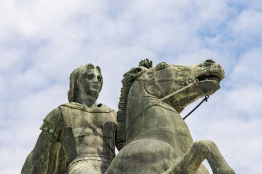 Selanik, Yunanistan - 29 Nisan 2023: Yunanistan 'daki Orta Makedonya' nın Selanik kentindeki Ege Denizi 'nin rıhtımında Büyük İskender heykeli