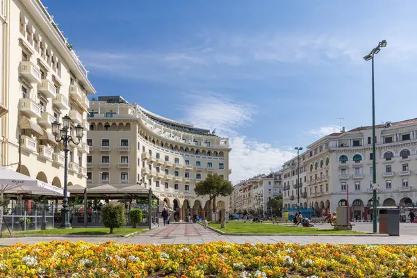 stock image Thessaloniki, Greece - April 29, 2023: Cityscape of Arsistotelous square with beautiful pansy spring flowers in Thessaloniki in Central Macedonia in Greece