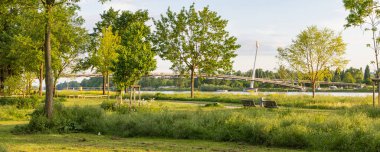 Kamu parkı ve bahçesi Ren nehri boyunca ve Fransa sınırı Kehl 'de, Almanya' nın güneybatısında Baden-Wurttemberg eyaletinde yer alan bir şehirdir.