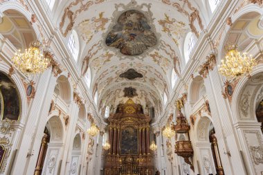 Lucerrne, İsviçre - 18 Mayıs 2023: Lucerne Cizvit Kilisesi veya İsviçre 'nin Lucerne kentindeki Cizvit St. Franz Xaver' ın İçi