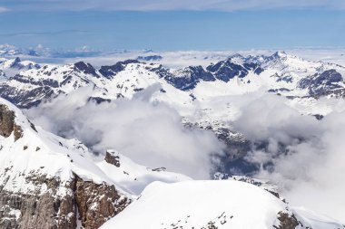 Engelberg İsviçre 'de 3020 metre yükseklikte Titlis Dağı kar manzarası