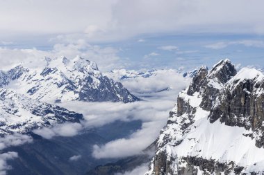 Engelberg İsviçre 'de 3020 metre yükseklikte Titlis Dağı kar manzarası