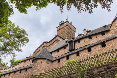 Haut-Koenigsbourg Şatosu Fransa 'nın Alsace kentindeki Orschwiller yakınlarında ünlü bir kaledir.