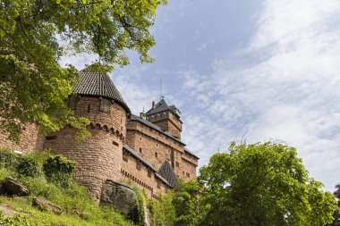 Haut-Koenigsbourg Şatosu Fransa 'nın Alsace kentindeki Orschwiller yakınlarında ünlü bir kaledir.
