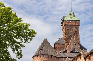 Haut-Koenigsbourg Şatosu Fransa 'nın Alsace kentindeki Orschwiller yakınlarında ünlü bir kaledir.