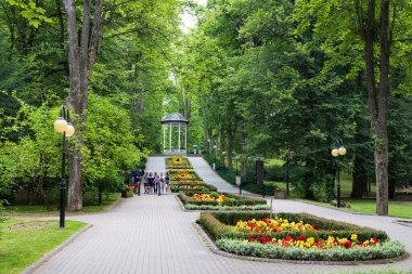 Polanica Zdroj, Polonya, 16 Temmuz 2023: Polanica-Zdroju 'da Park Zdrojowy w Polanicy-Zdroju, Klodzko İlçesi, Aşağı Silezya Voyvoda Batı Polonya