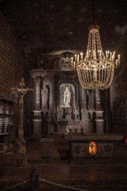 Wieliczka, Polonya - 19 Temmuz 2023: Polonya 'nın Krakow kenti yakınlarındaki Wieliczka tuz madenindeki büyük St. Kingas Şapeli