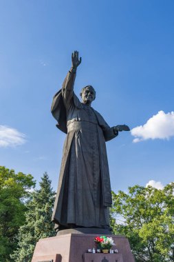 Polonya, Czestochowa - 19 Temmuz 2023: Jasna Gora manastırı ve kilisesinde Polonya Papa II. Siyahi Meryem Ana ile Polonya Katolik hac alanı.