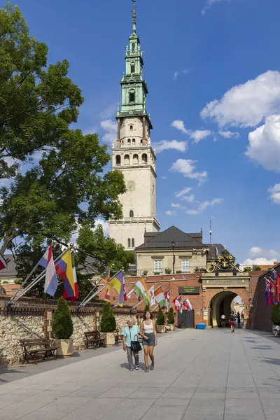 Czestochowa, Polonya - 19 Temmuz 2023: Jasna Gora manastır ve kilise takviye edildi. Polonya 'daki Czestochowa' da Siyahi Madonna mucizevi ikonuna sahip Katolik hac alanı.