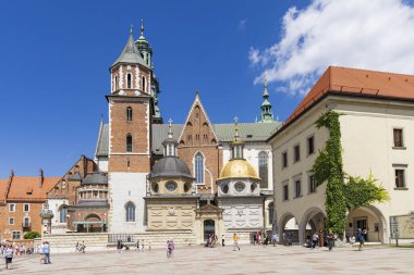 Krakow, Polonya - 18 Temmuz 2023: Polonya 'nın Krakow Malopolska bölgesindeki Kraliyet Wawel kalesi